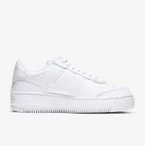 Nike - Vita air force i storlek 37,5. Fint Skick och lite använda och säljer dom då dom inte kommer till användning. Egna bilder kan skickas. 500kr köpare betalar frakt. Pris kan diskuteras💋💋