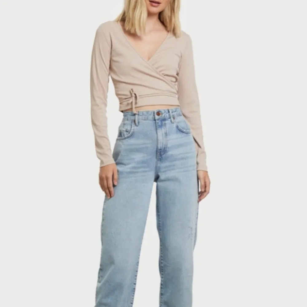 Så snygga raka jeans! Tkr de är så snygga att matcha med ett par högre jeans, funkar low Rise oxå!. Jeans & Byxor.