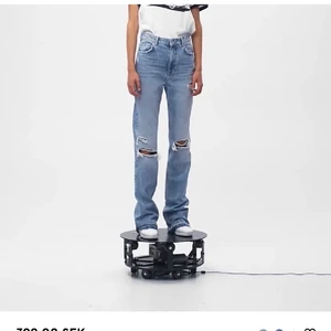 Bershka jeans - Säljer den här jätte fina bershka jeansen då de är för stora för mig💗 jätte fint skick!!