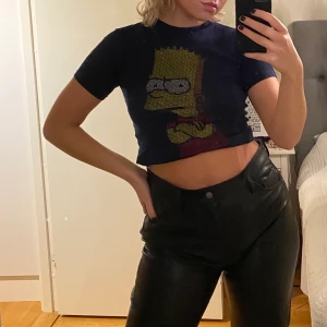 Babytee - Simpson babytee köpt secondhand, bud från 50 kr 💘 frakt tillkommer 