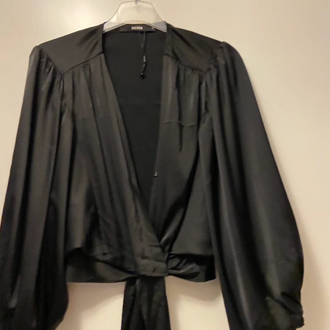 Vacker blus i satin XS