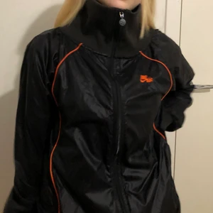 Nike windbreaker - Ascool Nike windbreaker i strl S! Aldrig använd så den är i nyskick🧡