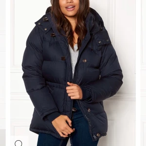 Bommerang jacka marinblå - Intresssekoll på min älskade bommerang jacka som även har en avtagbar päls, hör av dig i chatten om du vill ha bilder på den eller bara frågor. (Går självklart att frakta)