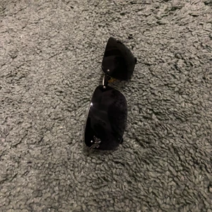 Coola solglasögon  - Säljer mina coola solglasögon! Inget fel är i bra skikt.