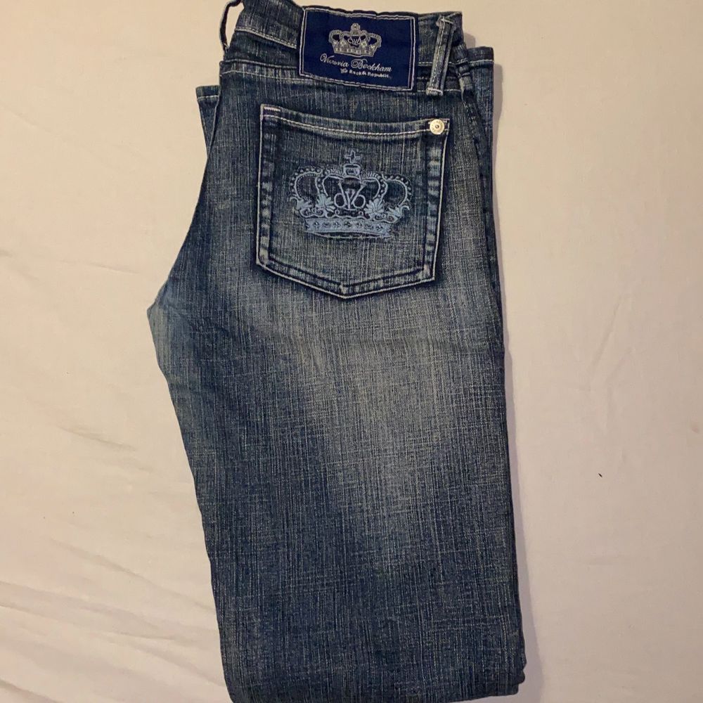 Victoria Beckham for Rock Republic jeans i strl S. Dem är lågmidjade och så snygga!!💖💖💖. -   HÖGSTA BUD 400 KR / passar om man är 163-165cm. Möts upp bara.. Jeans & Byxor.