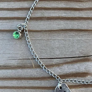 Grön strass - 2kr/st alternativt alla för 14kr (8st tillgängliga)