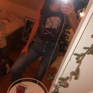 Lila pirat linne  - Ett lila pirat aktigt linne med dödskalle på☠️ Väldigt skön material och bra skick såklart! Köparen betalar frakt!