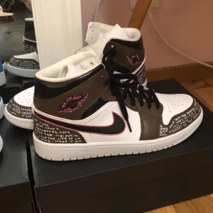 Custom Air Jordan 1 Travis Scott - @bybella.customs på instagram! beställningar sker endast i DM