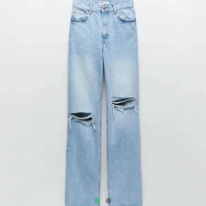 Håliga jeans  - Galet snygga slutsålda byxor från Zara, storlek 38 och passar fint på mig som brukar passa i 36 annars❤️BUDA I KOMMENTARERNA(endast seriösa köpare)