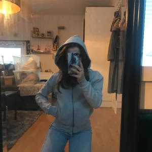 Calvin Klein hoodie  - Skönt grå hoodie med dragkedja från Ck 