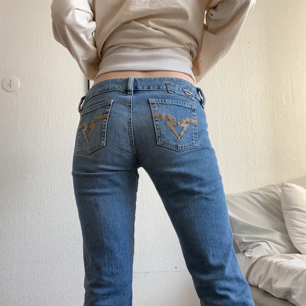 Sjukt fina lågmidjade diesel jeans från tidigt 00-tal, säljer då de tyvärr är lite för långa för mig:/ jag är 170, buda (bud+frakt). Jeans & Byxor.