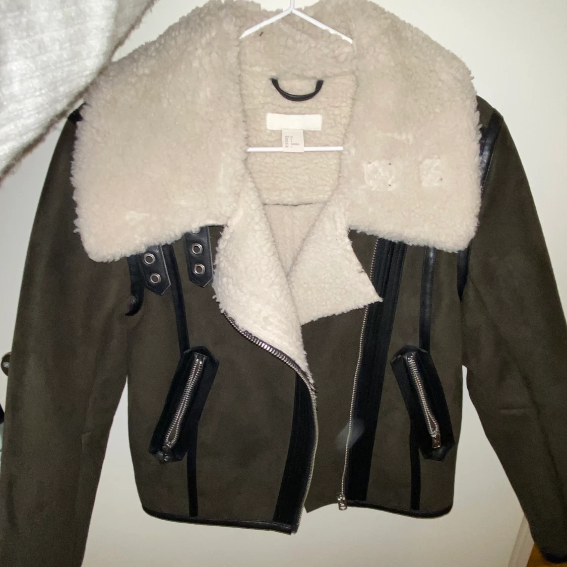 Fejk mocka jacka i militärgrön - 90