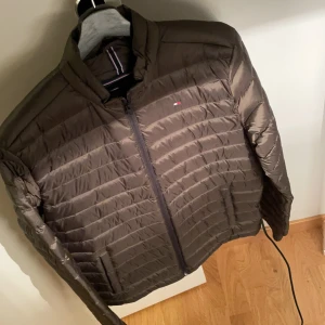 Tommy hilfiger - Tommy hilfiger jacka, använd 1-2 ggr