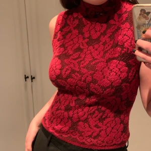 Rött linne - Superfint rött linne i stickat material! Mjuk o skön