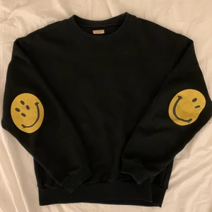 Kapital smiley crewneck - Size 3, motsvarar liten M/större S