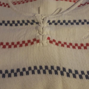  - Klassisk "pippi" tröja från Jumper. Storlek medium men liten i storlek. 