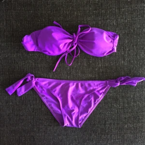  - Lila bikini •  !!!Aldrig använd!!! •  Kan postas men köparen står för frakt • Finns i Helsingborg/Klippan •