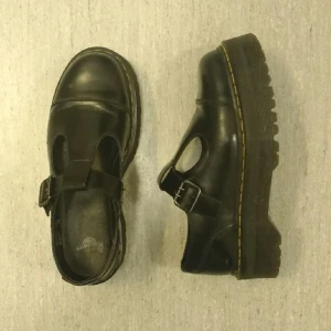  - Svarta Dr Martens med extra tjock sula i strl 41. Är knappt använda så är i väldigt fint skick! Kan skickas eller avhämtas i Göteborg!