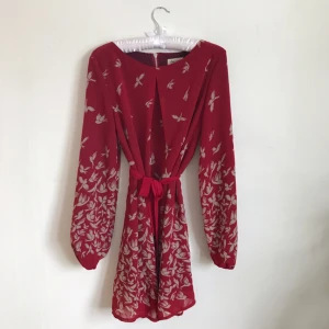  - Klänning köpt i Madrid, passar en S till en liten M😃 inklusive frakt