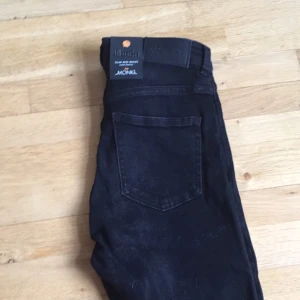 - Helt nya jeans från Monki.  Modell mocki washed  black. 