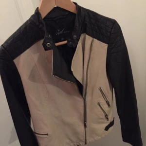  - Skinnjacka stl 36 S/M. Nästan oanvänd. Top skick!