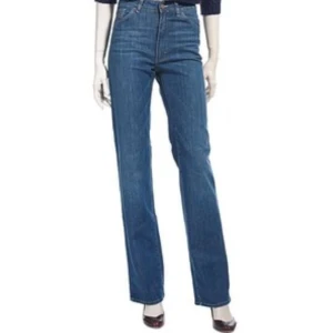  - Säljer mina Acne tube Lena. Bra skick förutom lite slitningar nedtill. Kan skicka bild på slitningarna! Frakt ingår ej. 