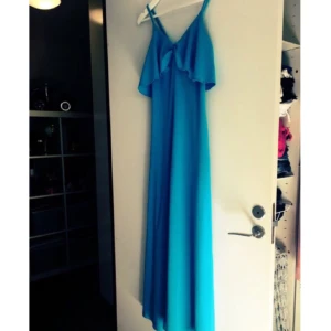  - Balklänning användes endas 1 gång 

Storlek S 