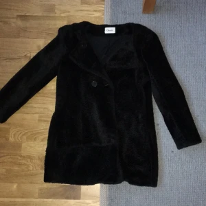  - Superfin och skön jacka från Ganni! Storlek L liten i storleken så mer än S-M :) ! 