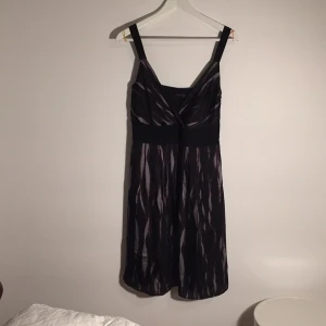  - Stockh lm dress, empire cut, very flattering, soft fabric, knee-length 