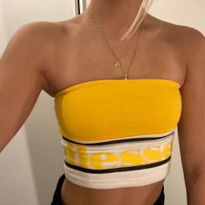 Ellesse topp - 🤎Snygg och skön topp från Ellesse. Tajt men stretchigt material.🤎 💌Fraktar: måndagar & torsdagar.