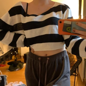 Randig tröja - Fin randig tröja från hm, använd ganska mycke men i bra skick