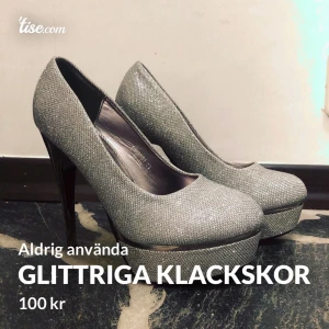 Glittriga klackskor - Storlek 39. Köpta utomlands och aldrig använda pga fel storlek. 