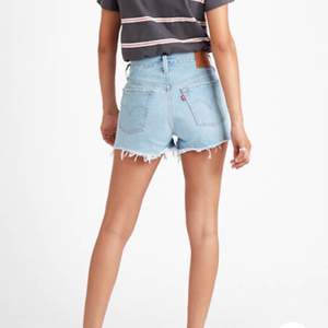 I princip helt nya Levis shorts aldrig använda då de är för små. Nypris 550kr. Bud från 200kr, köp direkt för 300kr 