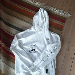 nike air hoddie - nike air hoddie litte liten på mig tn loga på bröstet tryck både bak fram på armen och luvan
