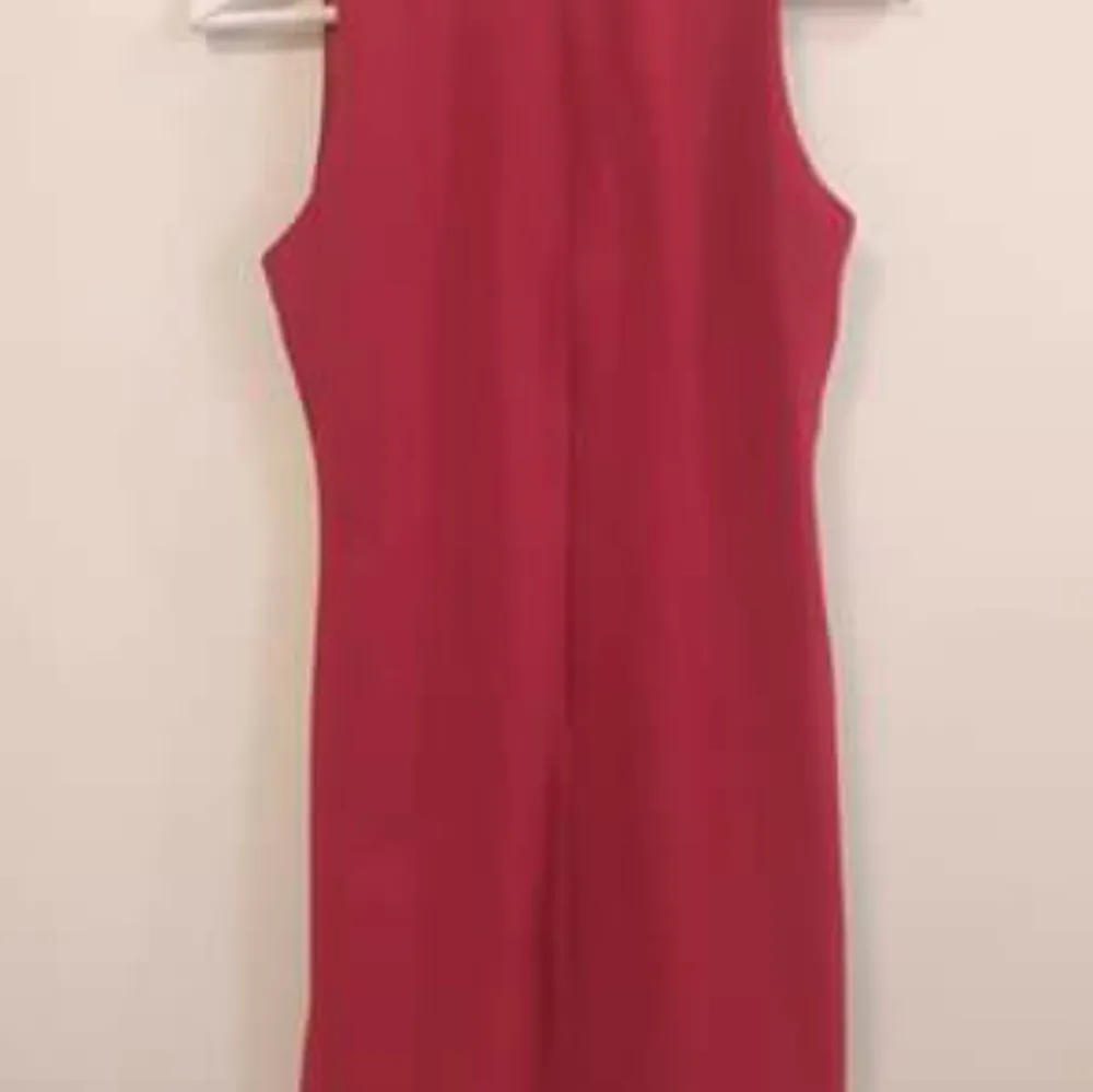 Nyskick, röd perfekt höstklänning! . Klänningar.