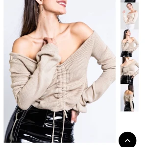 Tröja med dragsko  - Beige stickad tröja med dragsko från Madlady! Aldrig använd så den är i nyskick💓