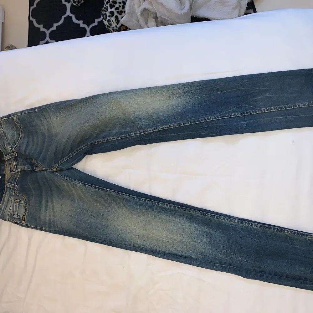 Skit snygga jeans från Tiger of Sweden, helt oanvända, bara testat de några gånger. Säljer för de är för små. Ny pris: 1300. Ni får buda från 200!. Jeans & Byxor.