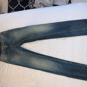 Skit snygga jeans från Tiger of Sweden, helt oanvända, bara testat de några gånger. Säljer för de är för små. Ny pris: 1300. Ni får buda från 200!