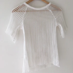 Weekday - Ett snygg tröja från Weekday💗 Skitsnygg med ex. ett linne under. Strl XS-S.                  Fråga om bilder!