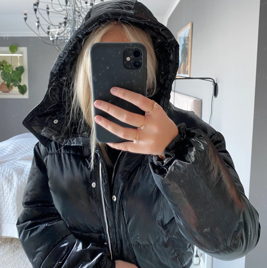 Glansig vinterjacka med luva, storlek S  - 91