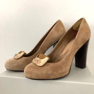 Diane von Furstenberg high heels - Diane von Furstenberg high heels, nude color with golden decoration. Looks great at the office or night out.