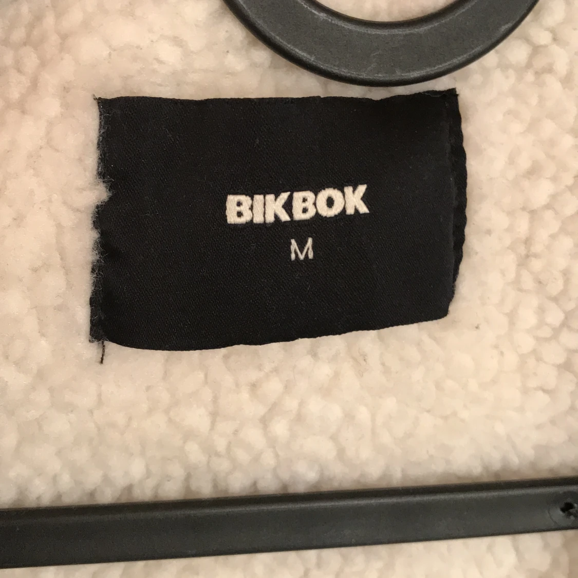 Fodrad jacka från bikbok. - 91