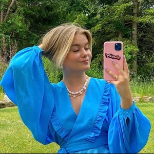 Blus från na-kd - Säljer blus från misslisibells kollektion med na-kd💙Hör av er om ni vill köpa eller om du har någon fundering!