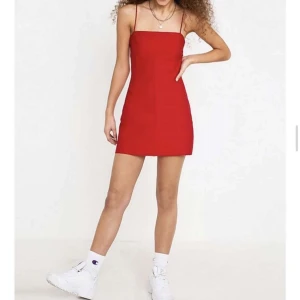 Klänning - Supersöt klänning från Urban outfitter. Använd endast fåtal gånger🦋 