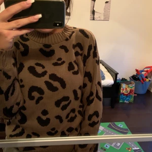 Tjocktröja stickad  - Strl S 