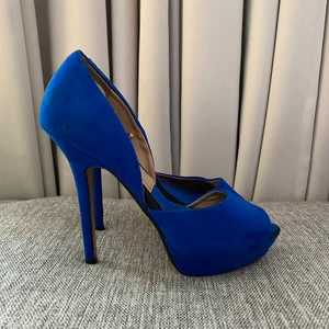 Klackskor - Blåa klackar 💙💙💙  Använda 2 gånger  Storlek 38, klackhöjd 13 cm