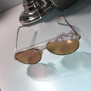 Barn glasögon - Söta glasögon med UV-skydd😎 (Skriv för fler bilder, kunden står för frakten som summan varierar beroende på varans vikt) 