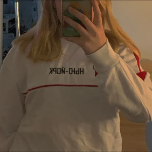Sweatshirt! - Söt tröja från hm, står new york på kinesiska. 100kr + frakt❣️