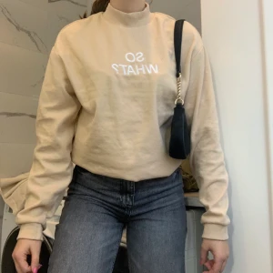 Sweatshirt - Från märket shein i strl M. Aldrig använd då jag ej gillar passformen. Priset är exklusive frakt💛