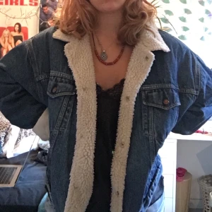 Jeansjacka  - Ascool fodrad jeansjacka köpt secondhand för 1000kr💞